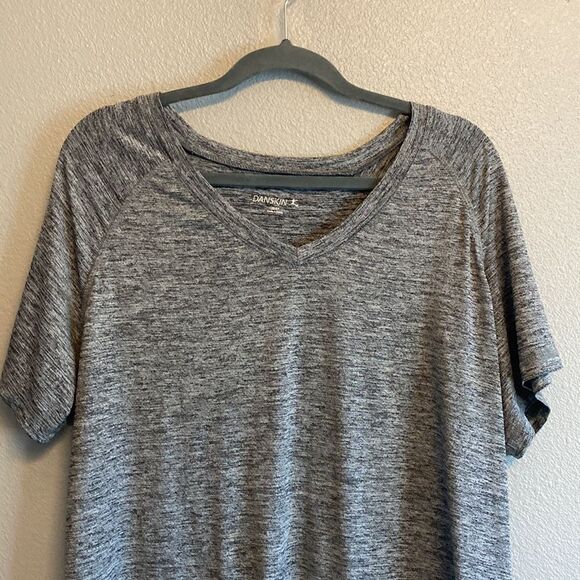 Danskin- grey athletic tshirt- Size 2X - Picture 2 of 5